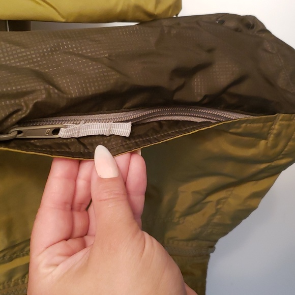 Mens Columbia jacket, size medium, in the color tan. - Picture 5 of 7